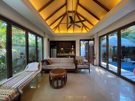 Comfort Villa, Garden View | Individually decorated, individually furnished, desk, blackout drapes