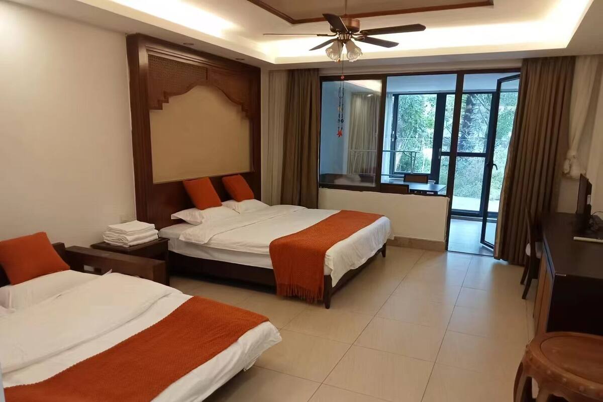 Deluxe Apartment, Garden View | Individually decorated, individually furnished, desk, blackout drapes