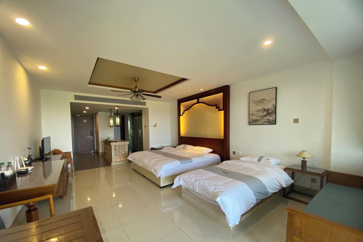 Elite Apartment, Garden View | Individually decorated, individually furnished, desk, blackout drapes