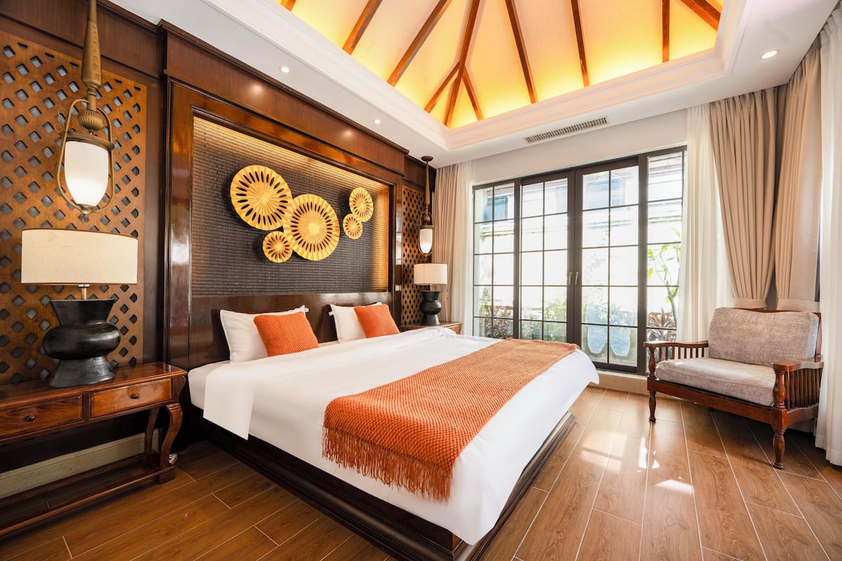 Superior Villa, Garden View | Individually decorated, individually furnished, desk, blackout drapes