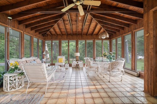 Sunset Bay Lake Home w/ Sauna & 32ft Dock