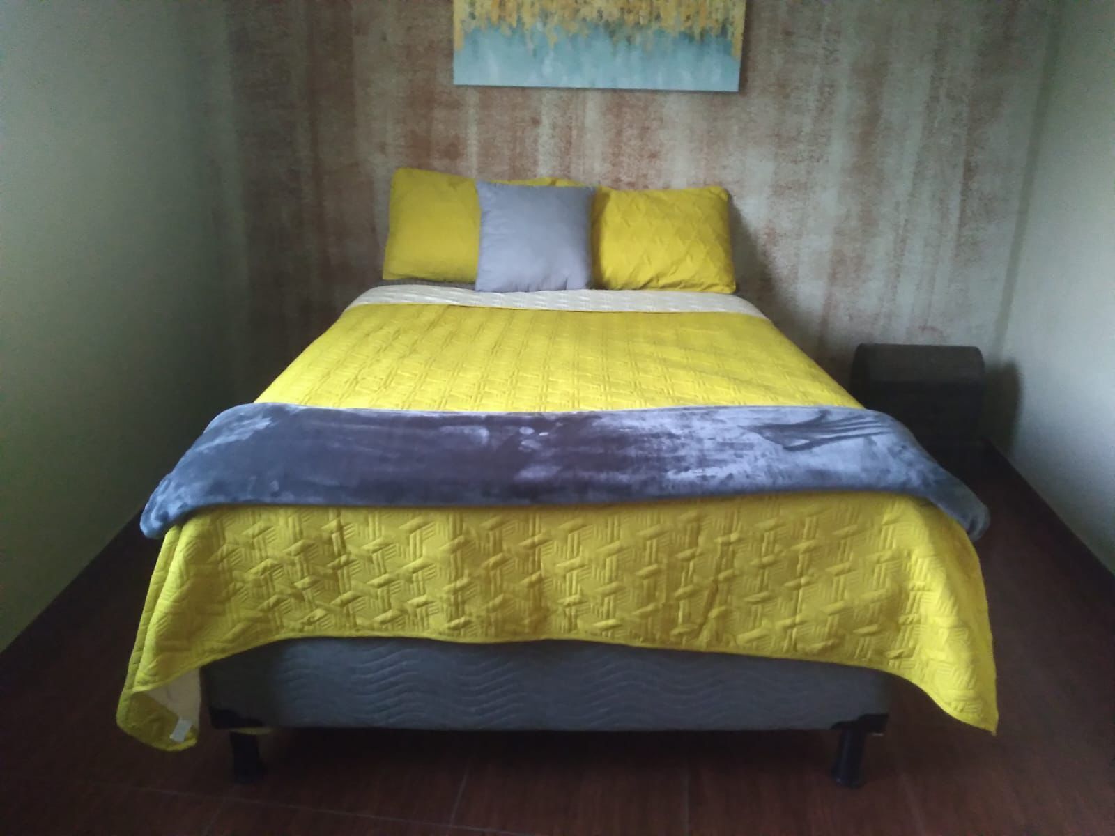 3 habitaciones, tabla de planchar con plancha, wifi y ropa de cama 