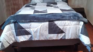 3 chambres, fer et planche à repasser, Wi-Fi, draps fournis