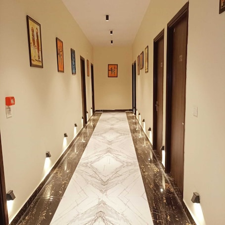 Doppia Deluxe | Area soggiorno | TV. Hotel Vijaya