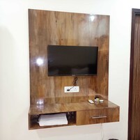 Deluxe Double Room | Living area | TV