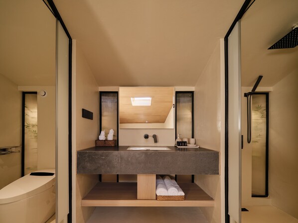 A modern bathroom with a large mirror, a sink, and a toilet. - Nice holiday Resort Guanhu beach (Shenzhen)