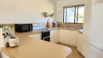 Fridge, microwave, oven, coffee/tea maker