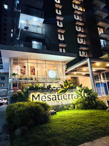 Studio with Balcony, Free Netflix Streaming with washer/dryer inside the unit