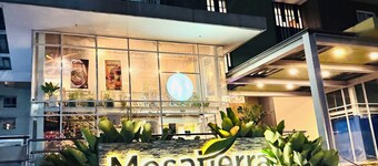 Studio with Balcony, Free Netflix Streaming with washer/dryer inside the unit