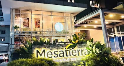 Studio with Balcony, Free Netflix Streaming with washer/dryer inside the unit