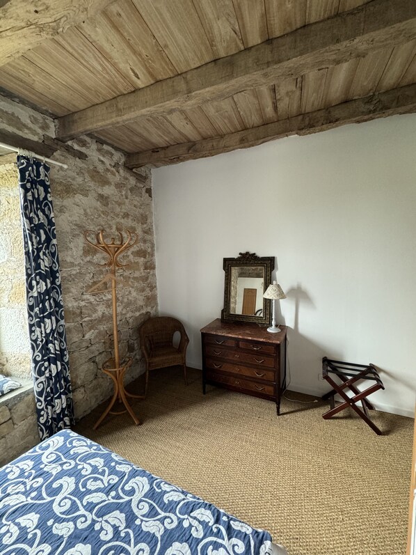 2 bedrooms, iron/ironing board