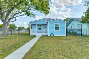 Exterior - 3 Mi to Beach: Family Home in Corpus Christi! (Corpus Christi)