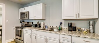 3 Mi to Beach: Family Home in Corpus Christi!