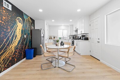 222 - New, Stylish Quiet 2B1B w/ Yard near Stanford