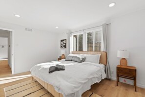 2 bedrooms, WiFi, bed sheets - 222 - New, Stylish Quiet 2B1B w/ Yard near Stanford (Redwood City)