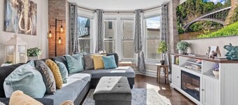 Charming Wisconsin Dells, Devil’s Lake, & Circus World Retreat!