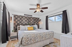 3 bedrooms, desk, iron/ironing board, free WiFi