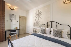 2 bedrooms, desk, laptop workspace, iron/ironing board - Golden Ivory by Red Olive (Bengaluru)