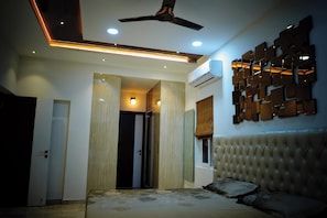 Apartment (5 Bedrooms) | 5 bedrooms, bed sheets - The Grand Regent (Hyderabad)
