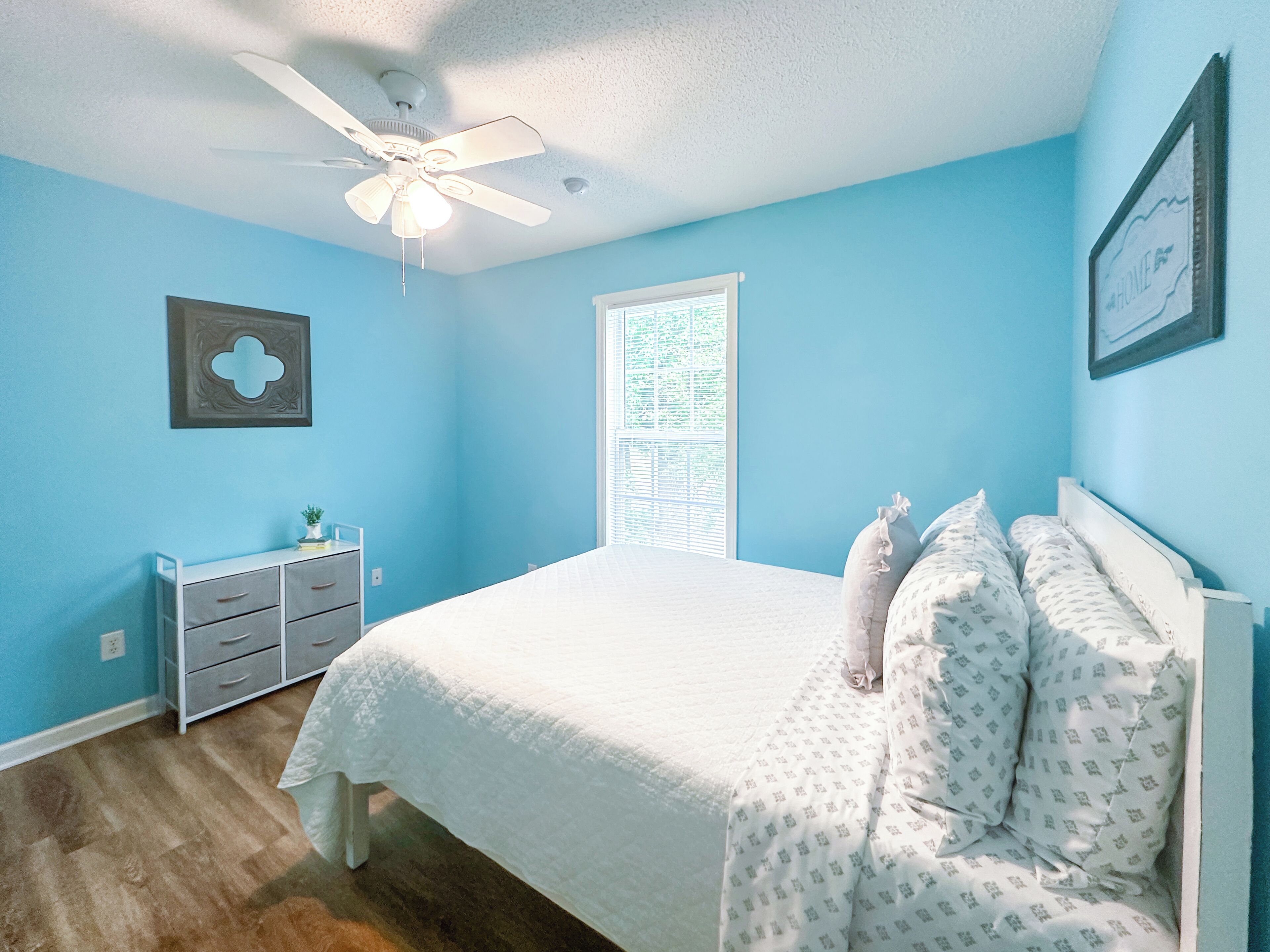 3 bedrooms, iron/ironing board, WiFi, bed sheets