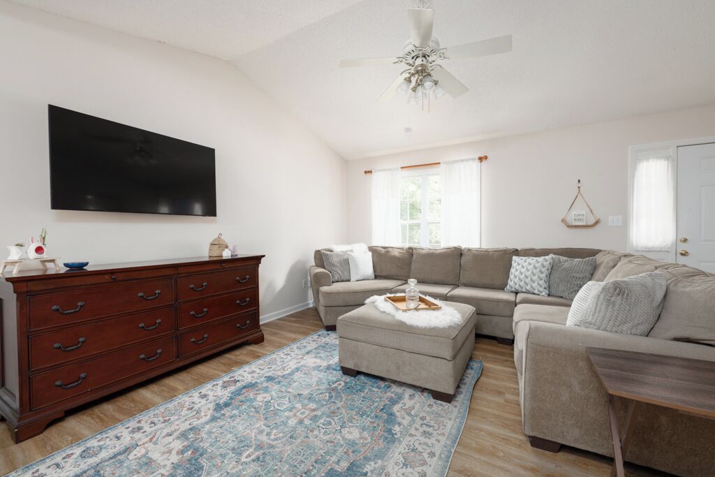 Cozy + Connected  Central, Office Space With Fast Wifi, Family And Pet Friendly - グリーンズボロ, NC