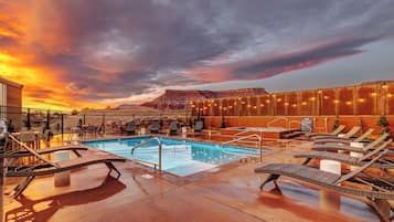 Kolam renang terbuka bermusim, kerusi lepak pantai