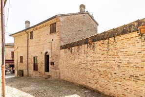 Exterior - GuestHost - Gradara Comfy Apartment SMALL (Gradara)