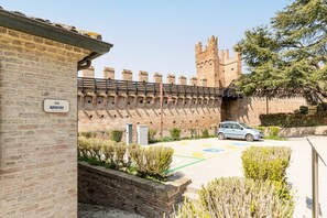 Property grounds - GuestHost - Gradara Comfy Apartment SMALL (Gradara)