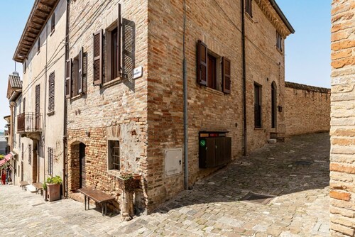 GuestHost - Gradara Comfy Apartment SMALL