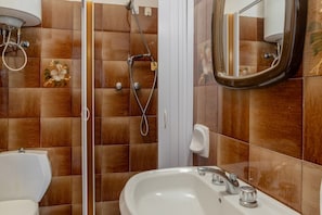 Dusche, Haartrockner, Bidet, Handtücher