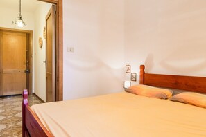 2 Schlafzimmer, Bügeleisen/Bügelbrett, Bettwäsche