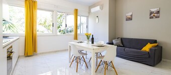 GuestHost - Charming 64 sqm apartment, ideal for three people, located on the mezzanine floor of a building without a lift.The property is located in a privileged position, close to Piazza della Rinascita, the hub of city life in Pescara, and a stone's t