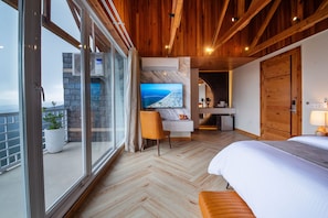 Presidential-sviitti | Minibaari, kannettavalle tietokoneelle sopiva työtila, ilmainen Wi-Fi