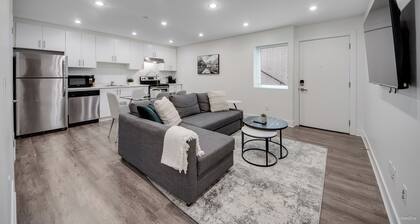 Modern 2 Bedroom + Sofa Bed Suite Near Capilano Bridge & Trails