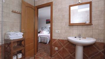 3 chambres, bureau, fer et planche Ă repasser, Wi-Fi gratuit