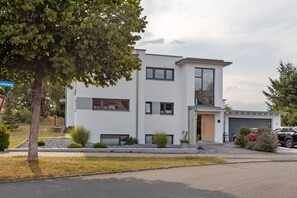 Exterior - Holiday Apartment 'Simona' with Shared Garden and Wi-Fi (Orsingen-Nenzingen)