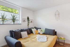 1 bedroom, free WiFi, bed sheets - Holiday Apartment 'Simona' with Shared Garden and Wi-Fi (Orsingen-Nenzingen)