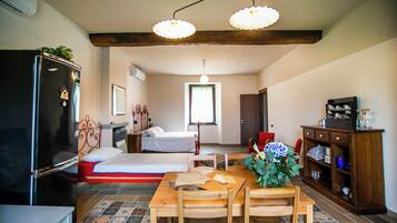 Classic Apartment, Balcony, Lake View | Living area