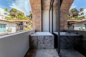 Bain à remous extérieur
