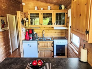 Kühlschrank, Ofen, Kochgeschirr/Geschirr/Besteck