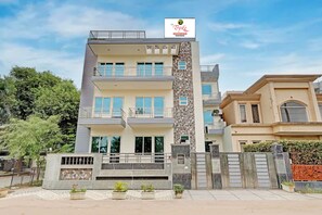 Exterior - Madstays Hotel - Medicity Near Medanta Hospital (Gurugram)