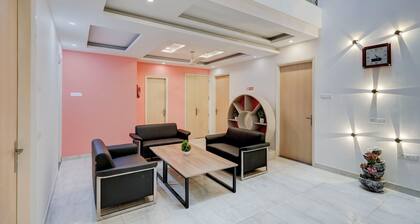 Madstays Hotel - Medicity Near Medanta Hospital