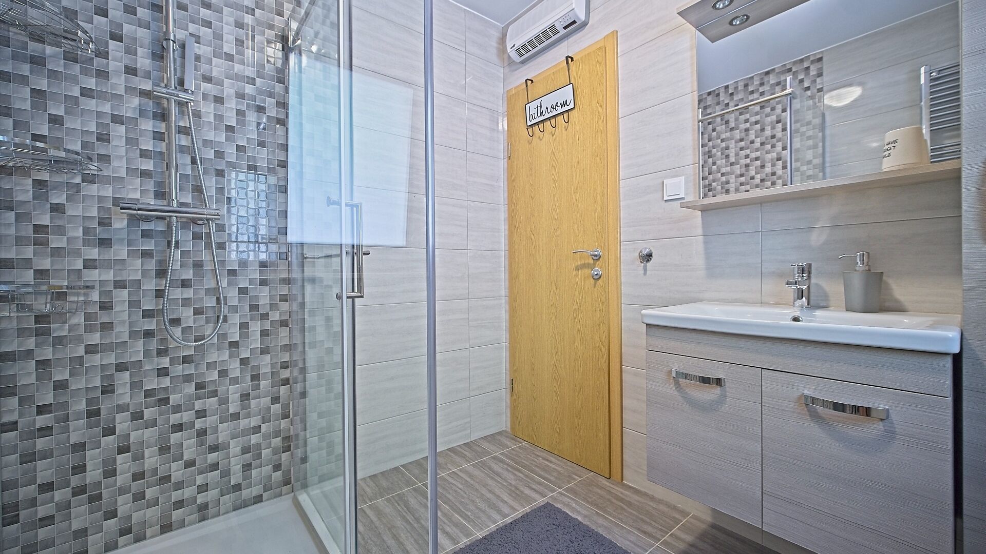 Shower, towels