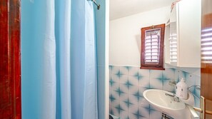 Douche, serviettes fournies