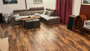 Televisión y chimenea 