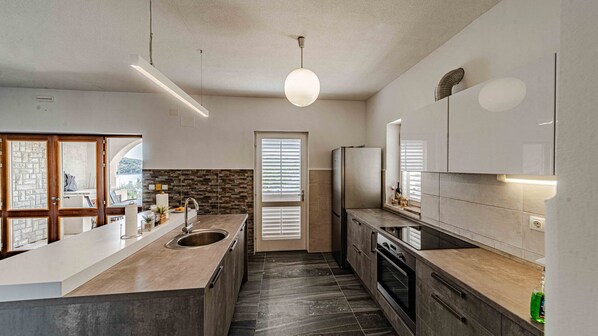 Fridge, microwave, oven, dishwasher
