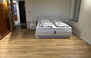 3 chambres, fer et planche à repasser, Wi-Fi gratuit, draps fournis