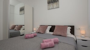 3 bedrooms, iron/ironing board, free WiFi, bed sheets