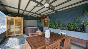 屋外ダイニングエリア