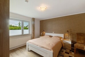 1 bedroom, free WiFi, bed sheets